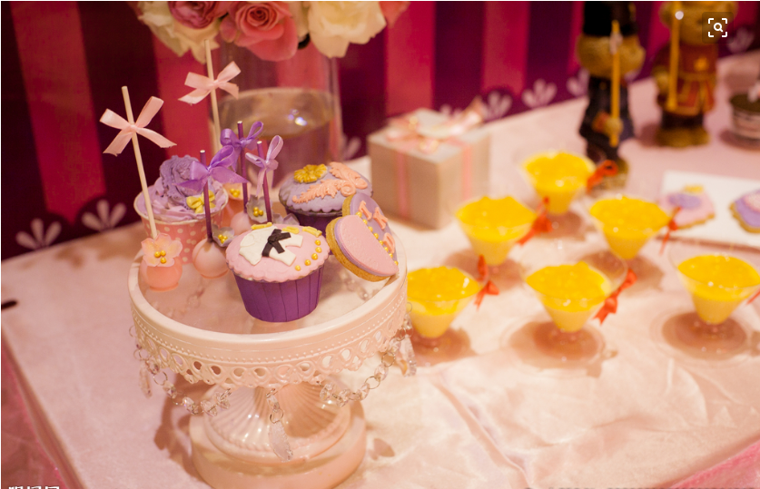 婚礼甜品台布置效果 婚礼甜品台的布置要怎样
