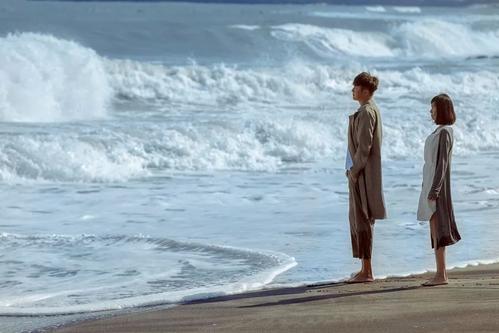 情侣说说一男一女简短 6字情侣短句一左一右