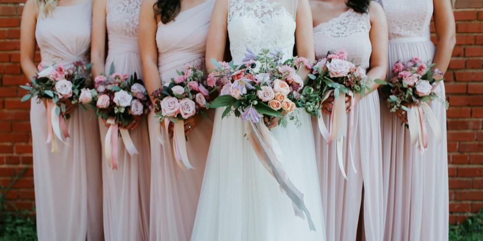 粉色伴娘服 伴娘几套衣服