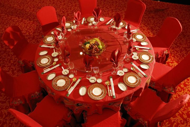 结婚酒席座位安排指示怎样写 结婚当天酒席如何安排座位