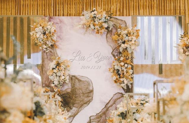 金色婚礼现场布置 婚礼现场布置金色系