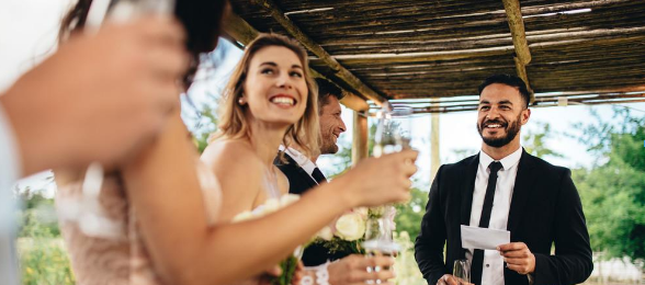 主婚人致辞怎么讲 婚礼上主婚人致辞怎么说