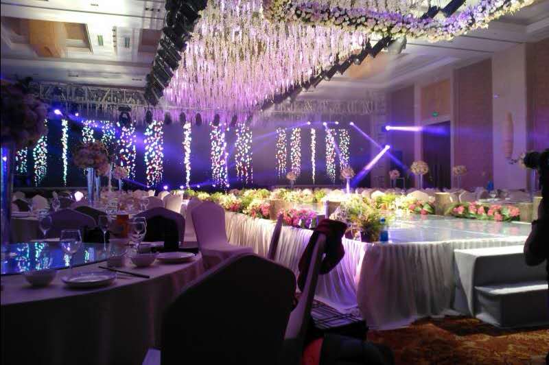 婚礼主持人应具备的开场词,婚礼主持人应具备的开场白