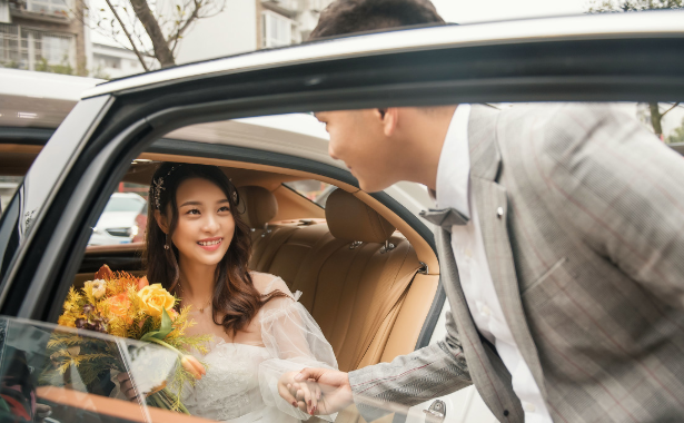 国庆节婚姻登记处放假吗 十月一能领结婚证吗