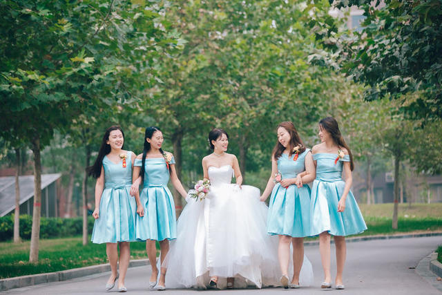 伴娘在婚礼上唱什么歌