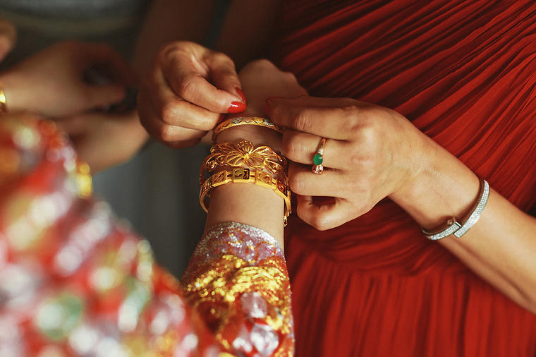 定亲礼金和彩礼一样吗 定金和彩礼