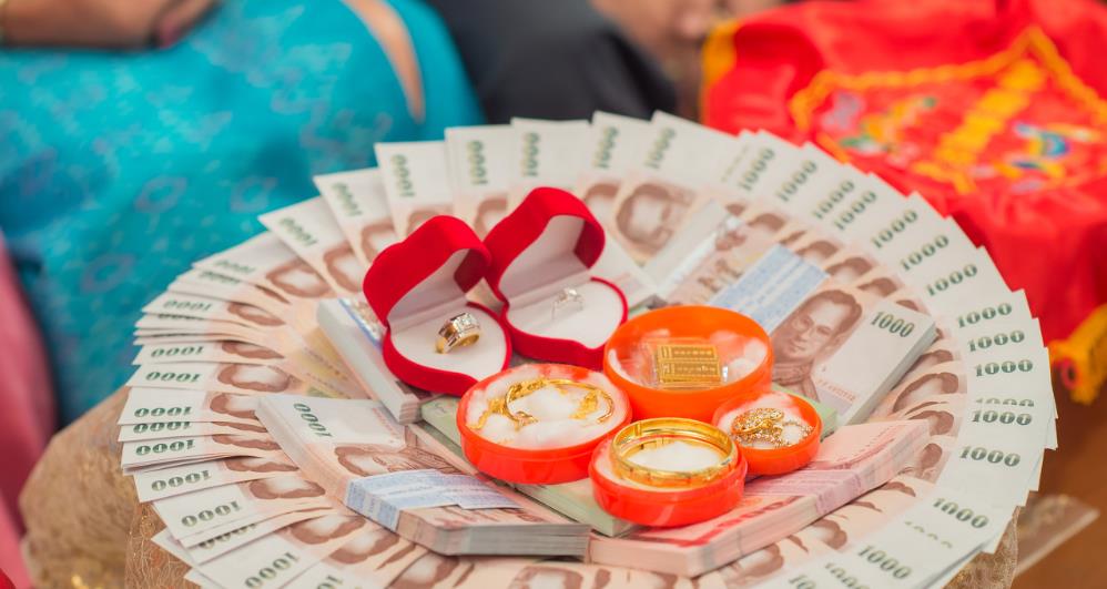 结婚彩礼什么时候给女方 送彩礼要看日子吗