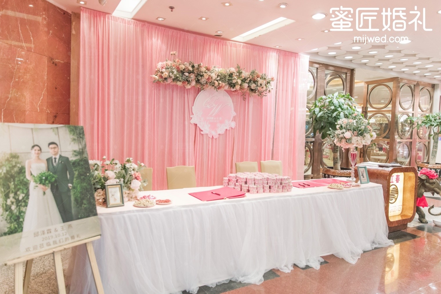 经典的红色婚礼现场布置,传统的红色婚礼现场布置