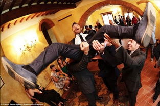 要如何选择婚礼跟妆 婚礼跟妆时新娘要注意什么