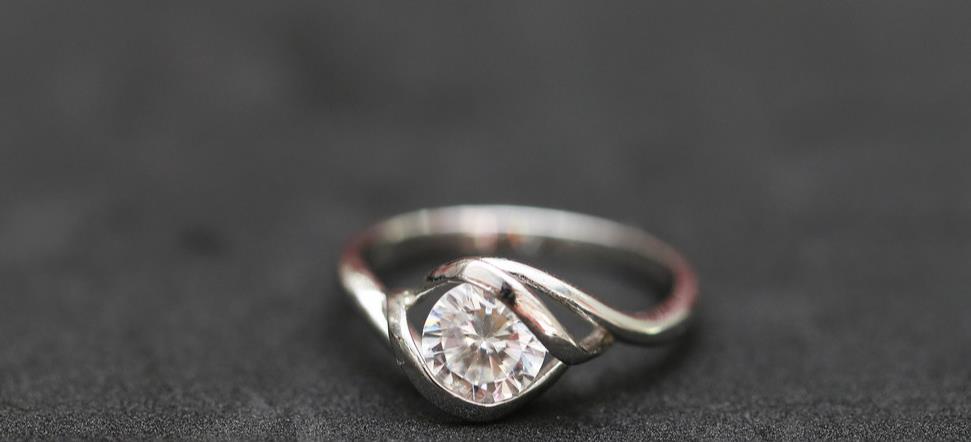 钻戒4C标准介绍 钻戒4C中哪个标准更重要