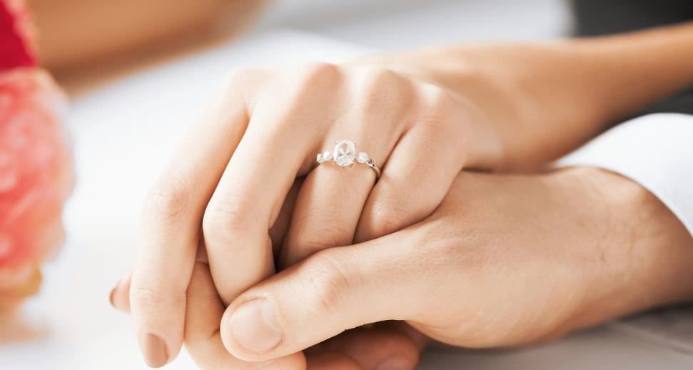 老公送钻石戒指的幸福朋友圈 老公送戒指心情的朋友圈