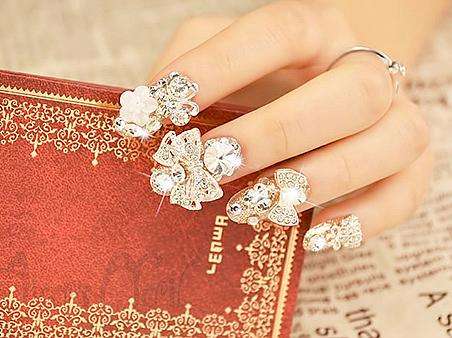 新娘精致美甲效果图 新娘婚前美甲要注意些什么