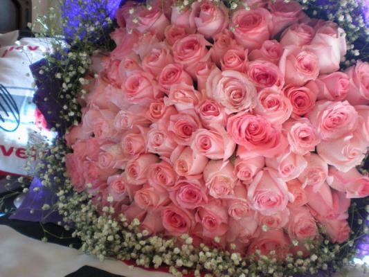 结婚纪念送什么送花有寓意 十年结婚纪念日说说