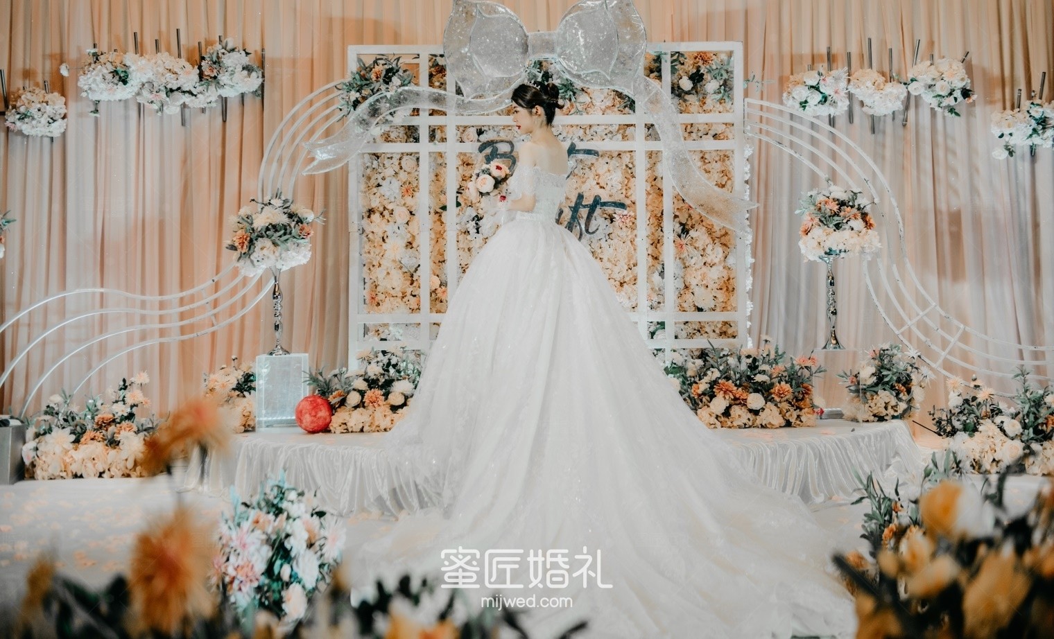 找婚礼跟妆一般多少钱 新娘跟妆应该怎么选