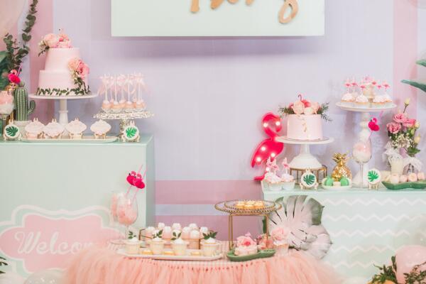 婚礼甜品台一般布置在哪 好看的甜品摆台图片