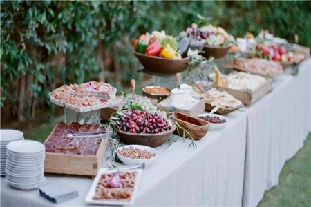 婚礼甜品台如何选合适 浪漫婚礼甜品台有什么