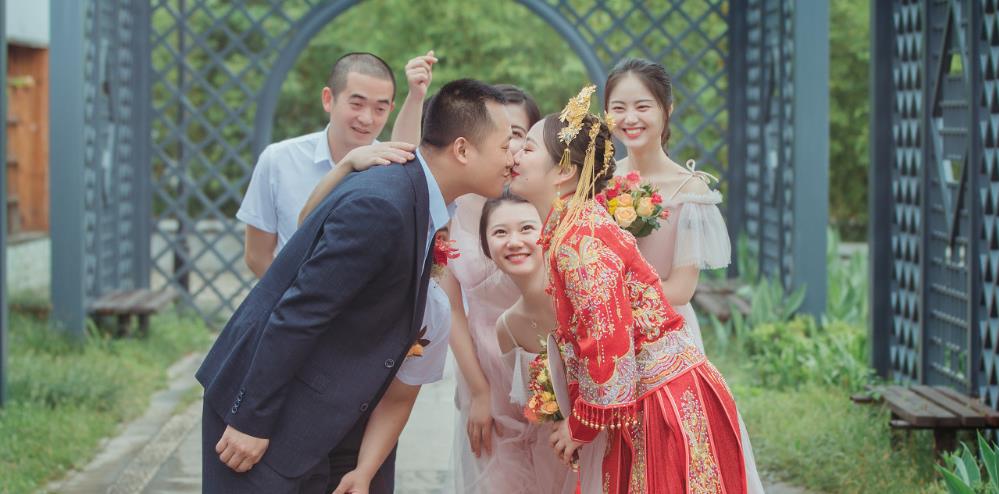 婚礼介绍人精彩讲话 结婚父亲致辞