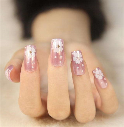 新娘美甲如何搭配婚纱 美甲与婚纱的搭配技巧