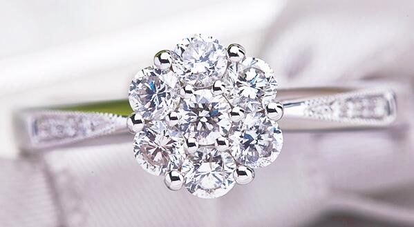 老公送钻戒的幸福说说 男友送钻戒的幸福说说