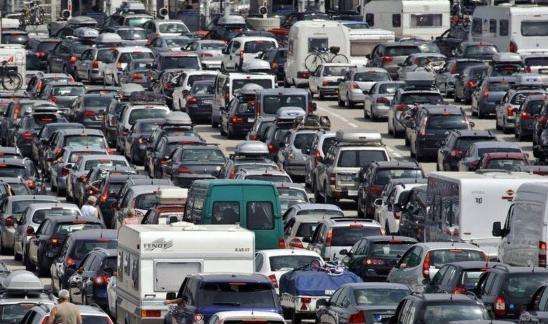 中秋夫妻回家适合堵车发的句