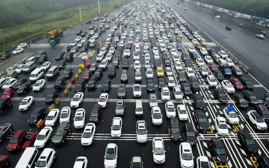 国庆夫妻回家朋友圈发堵车的句