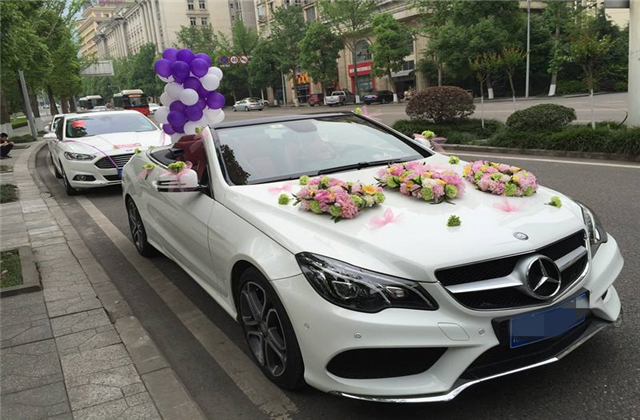 教师节租的婚车车队价格,教师节婚车租赁价格表大全