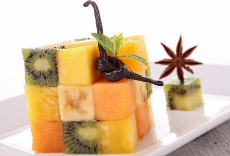 适合婚礼的甜点都是哪些 婚礼甜品台适合摆放的甜品