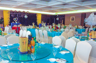 订婚宴应该由谁家请客