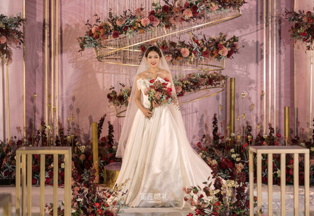 婚礼策划主题简约大气 婚礼策划方案简约大气