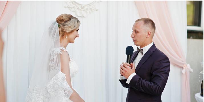 新郎搞笑致辞简短50字 婚礼上新郎走心告白