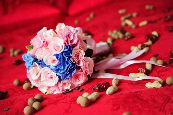 铺床顺口溜婚配歌诀 喜事撒床歌顺口溜