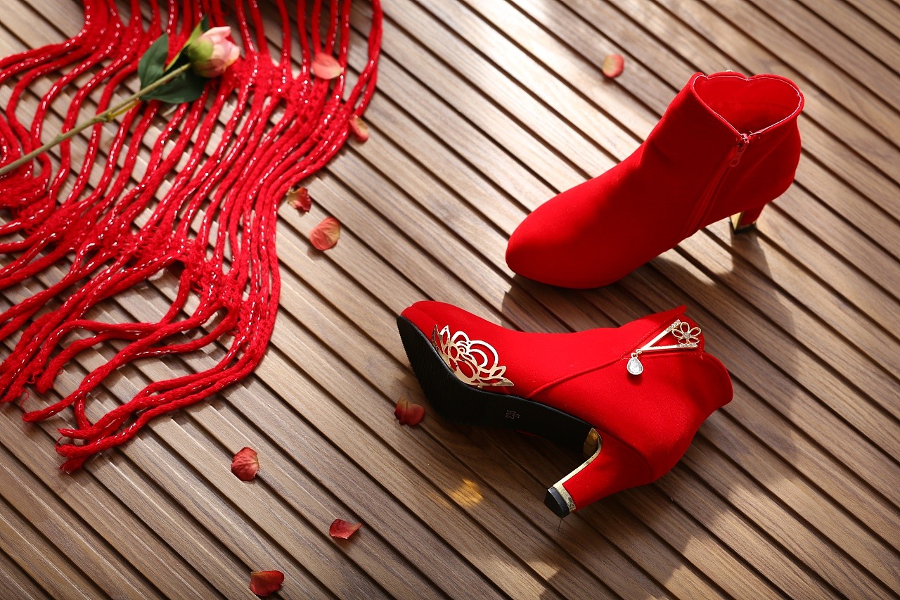 婚纱配什么颜色的鞋子 婚鞋怎么样挑选