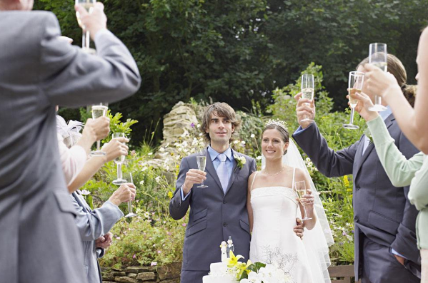 婚礼男方父亲简短致辞范本 婚礼男方父亲讲话台词