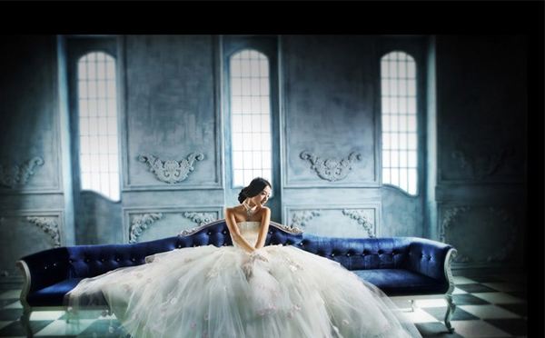 定亲女生穿什么衣服 定婚女方穿什么衣服