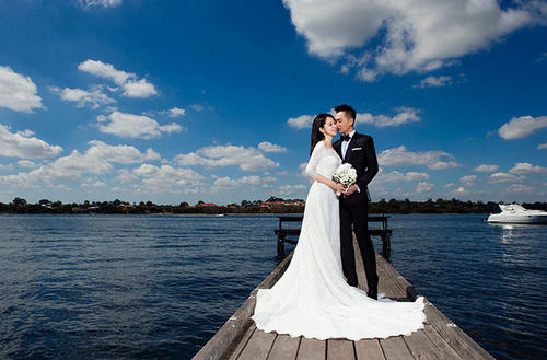 二婚办酒新娘穿什么