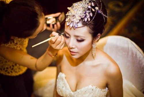 婚礼化妆师需要报销车费吗 化妆早上的路费报销吗