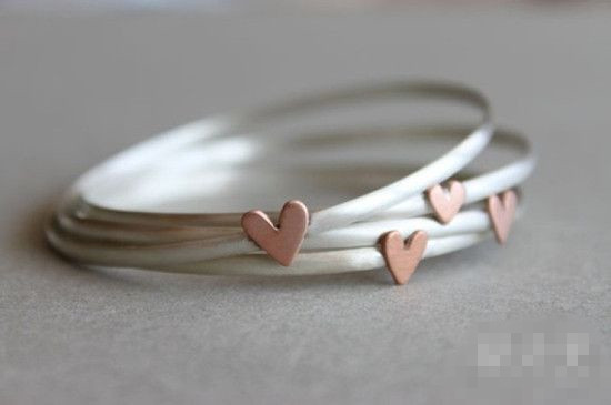 挑选什么结婚戒指款式 挑选戒托搭配的方法