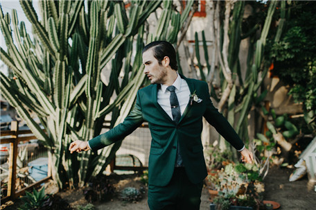 新郎服装颜色讲究