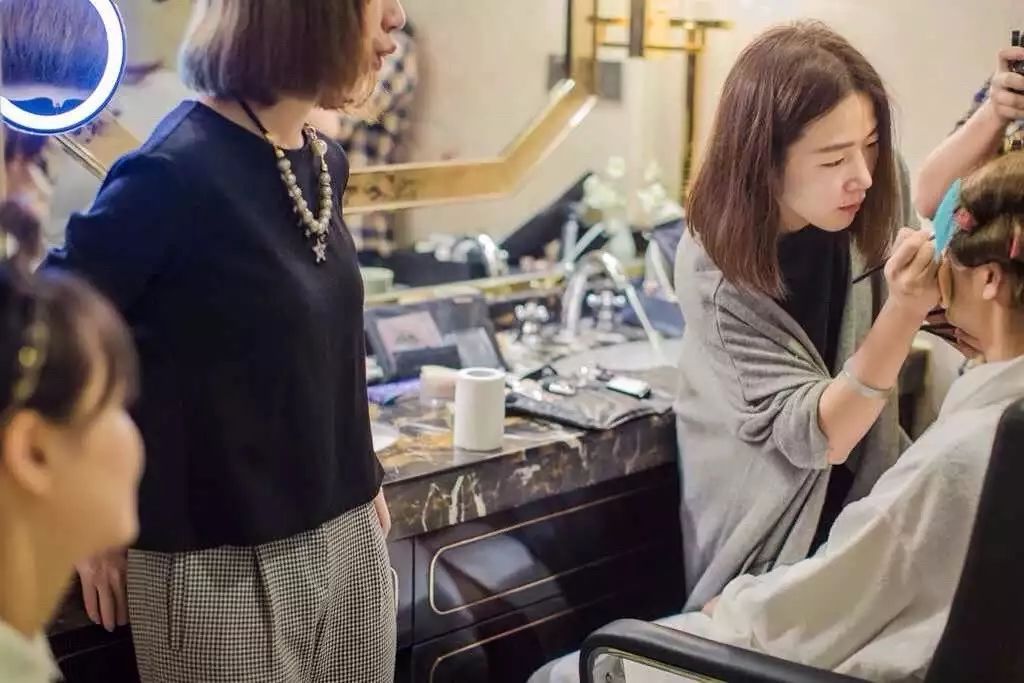 请化妆师到家化妆多少钱 上门化妆收费标准