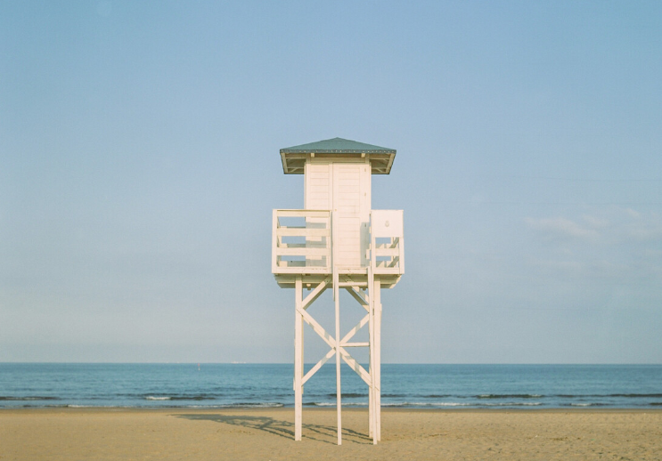 秋天第一杯奶茶52块钱 秋天第一杯奶茶发抖音配文