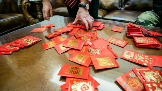 订婚要给彩礼吗 彩礼是给谁的