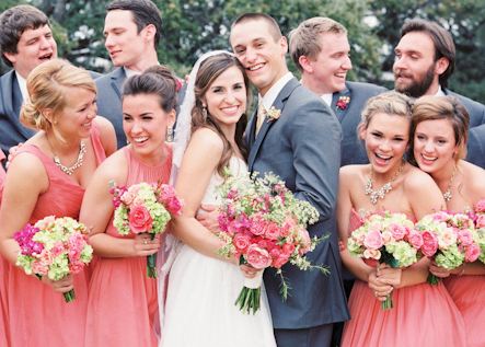 女生参加婚礼穿什么衣服