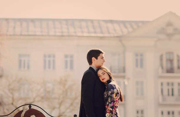 28岁没结婚可以每月领500是真的吗