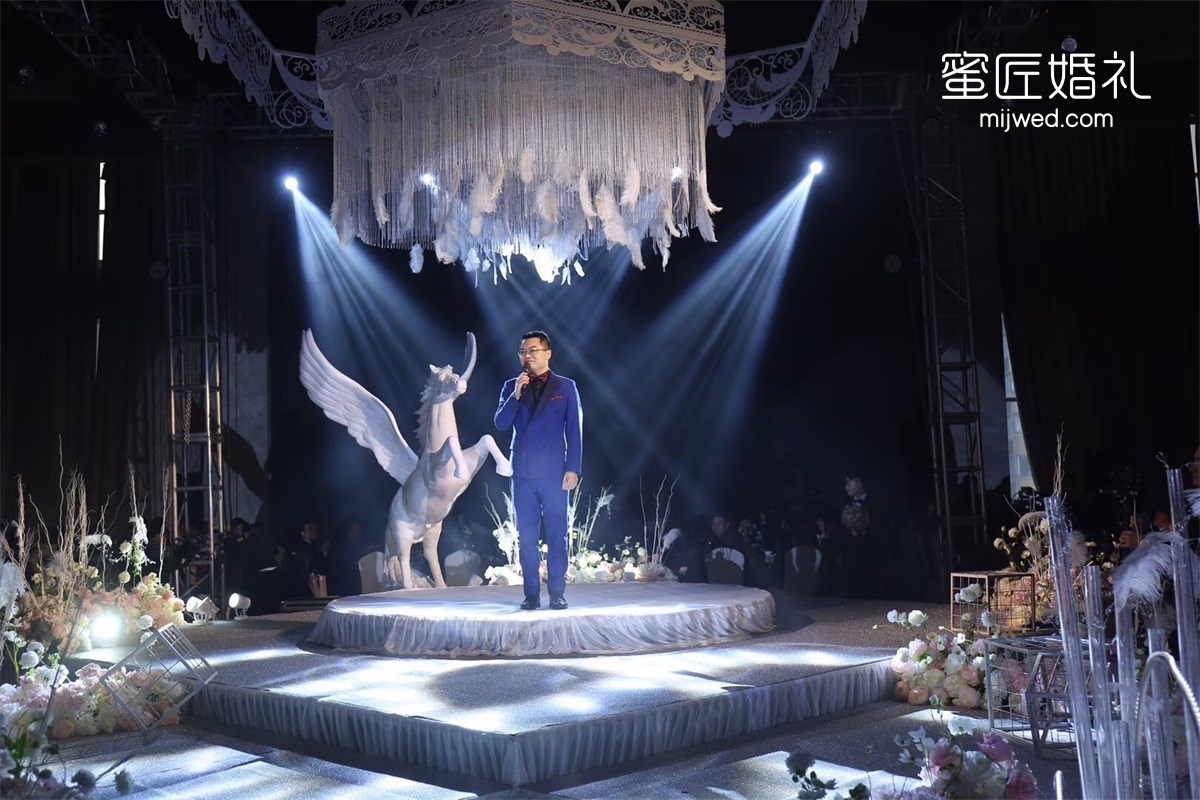 新郎幽默告白 婚礼现场新郎表白词幽默