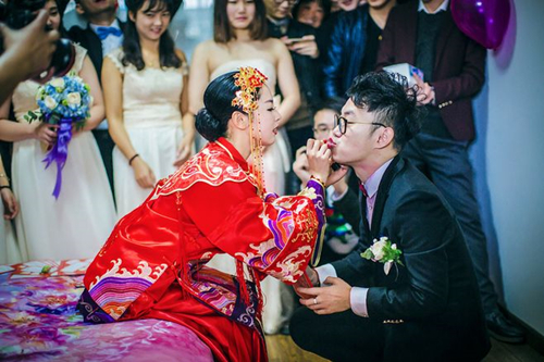 接新娘穿什么衣服合适 男方这边接新娘怎么穿