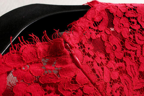 订婚女生穿什么衣服