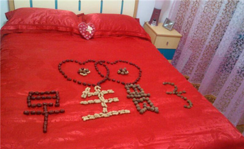 铺婚床是由什么人来铺 铺婚床的人有什么讲究