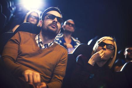 和老公一起看电影的朋友圈说说