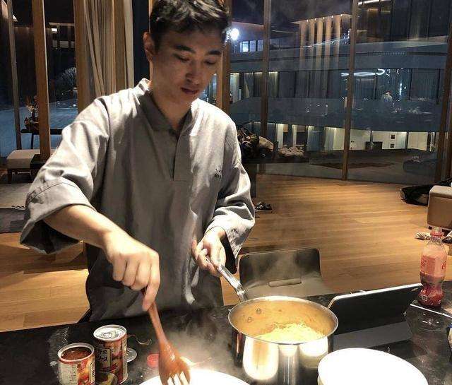 老公亲自下厨的说说