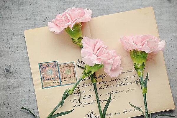 考大学办酒请柬怎么写 孩子考上大学请客短信